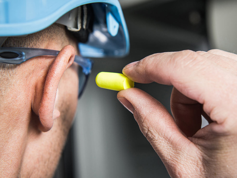 เสียงดังแค่ไหน ก่อให้เกิดอันตรายหรือเกิดความเสี่ยงต่อหู วิธีการป้องกันเสียงดังอย่างไรให้มีประสิทธิภาพ